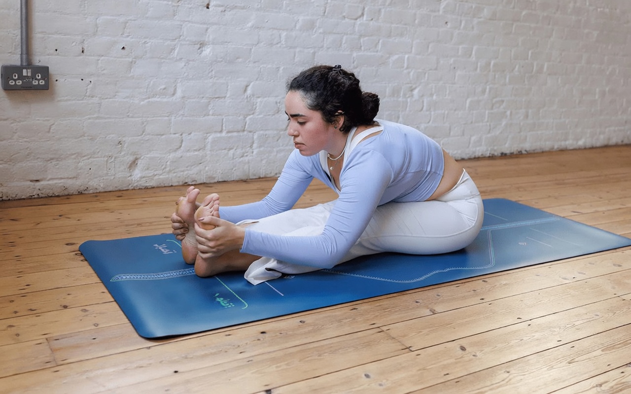 تعاني من صعوبة النوم بعد سن الستين؟ اكتشف 5 حركات لطيفة تساعد على تعزيز ليالٍ عميقة ومريحة