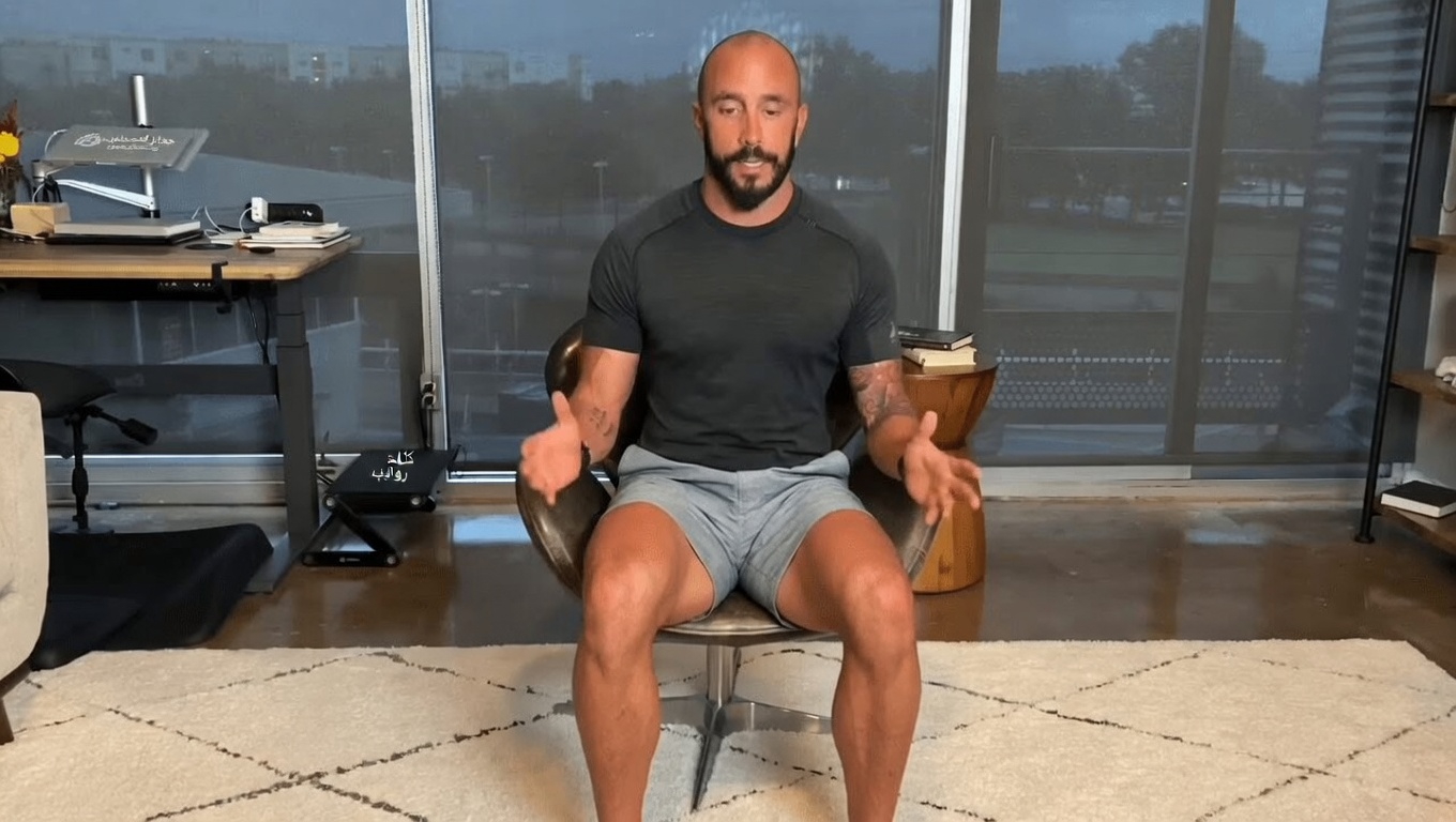 فوق الستين؟ اكتشف 5 تمارين أساسية للمساعدة في بناء عضلات ألوية أقوى وتحسين الحركة اليومية | حركات كبار السن