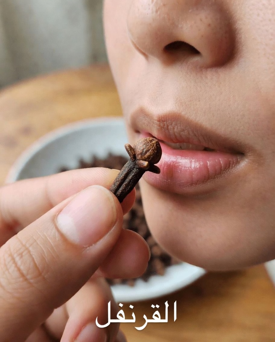 مضغ القرنفل يوميًا لدعم سكر الدم: ماذا يقول العلم عن هذه العادة الشائعة المتعلقة بالتوابل؟