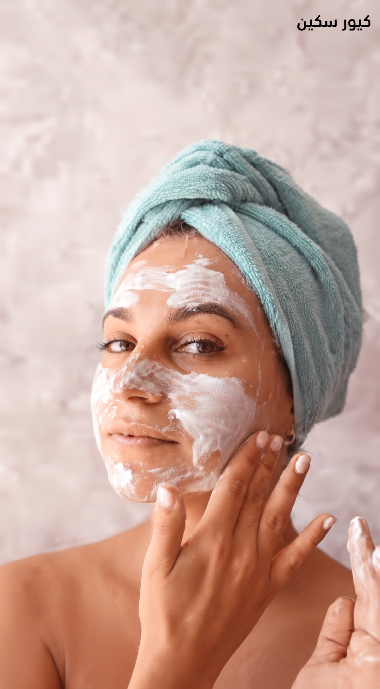 لماذا لا يُعد معجون الأسنان وصودا الخبز الخيار الأفضل للتجاعيد والبقع الداكنة، وما العادات اللطيفة التي قد تساعد بدلًا من ذلك