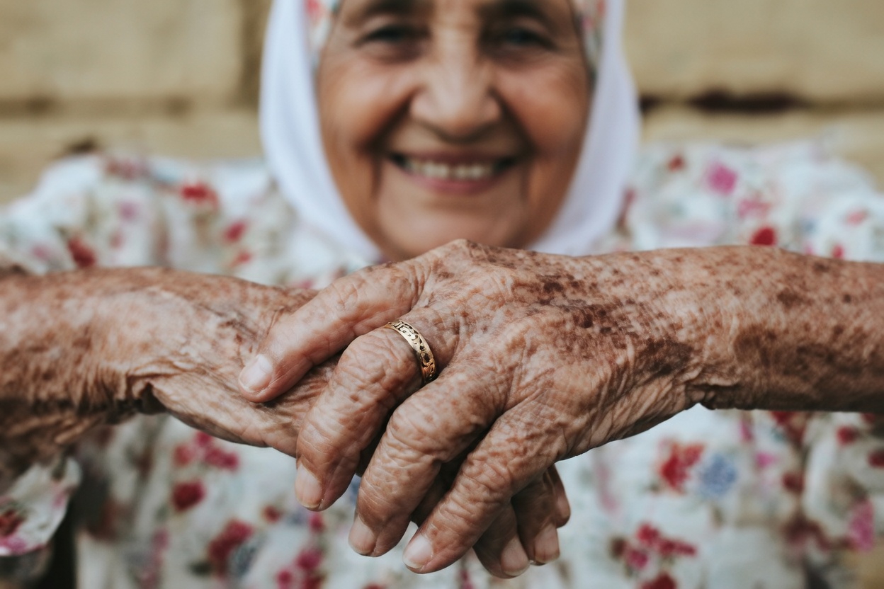 إذا كنت فوق الستين: اكتشف 10 أعراض صامتة للسكتة الدماغية المصغّرة يتجاهلها معظم الناس (لن تفوّت رقم 4)