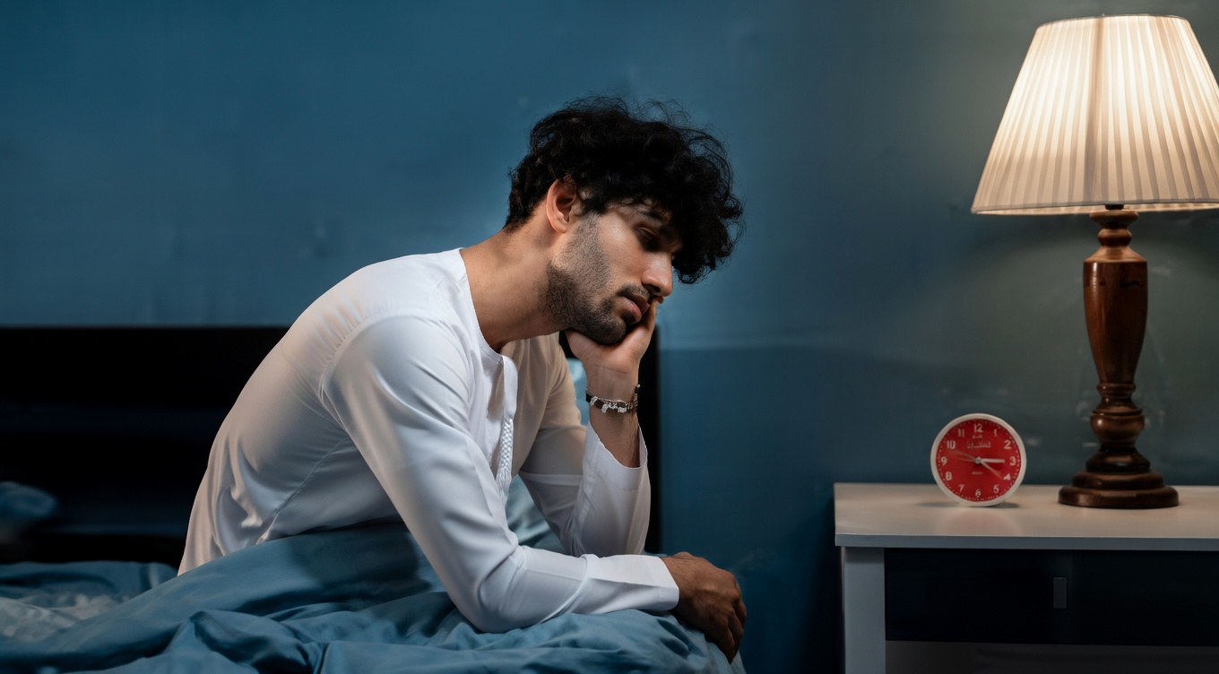 7 علامات لمرض السكري ليلًا + الخطأ القاتل قبل النوم و8 نصائح للمساعدة على خفض سكر الدم ليلًا