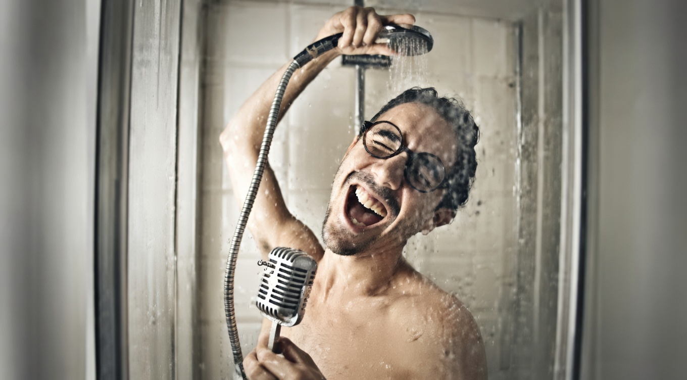 هل الاستحمام بعد سن الخمسين محفوف بالمخاطر؟ 4 عادات استحمام يجب عليك تجنبها لحمام أكثر أمانًا