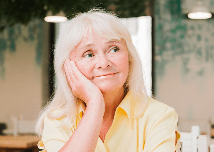 9 علامات مبكرة للخرف لا يلاحظها الكثيرون (و13 عرضًا كلاسيكيًا لا يجب تجاهلها أبدًا)