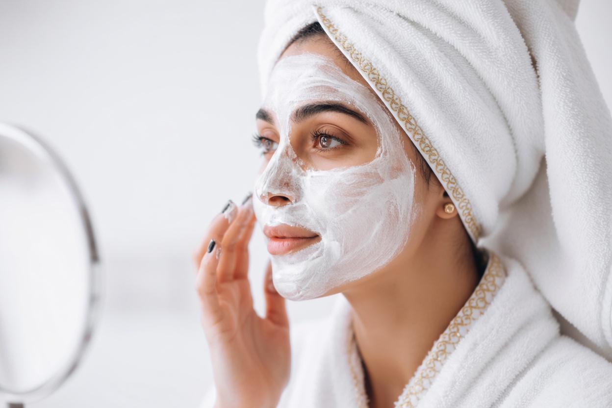 اكتشفي كيف يدعم مزيج الصبار الطبيعي وزيت جوز الهند روتينك اليومي لبشرة مشرقة