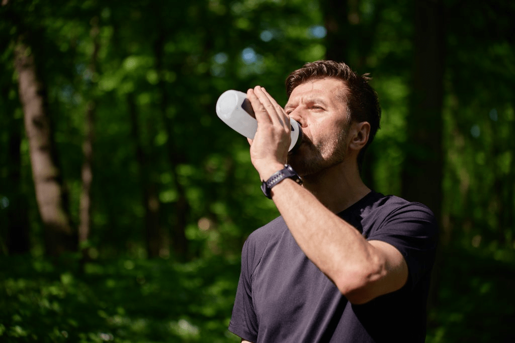 افتح باب حيويتك: اكتشف 10 طرق لطيفة لزيادة هرمون التستوستيرون طبيعيًا بعد سن الخمسين للرجال