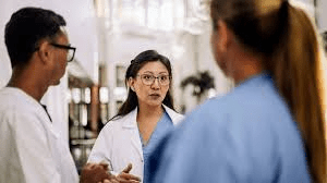 العلاقة بين سرطان المبيض وسرطان الثدي: ما يجب أن تعرفه كل امرأة