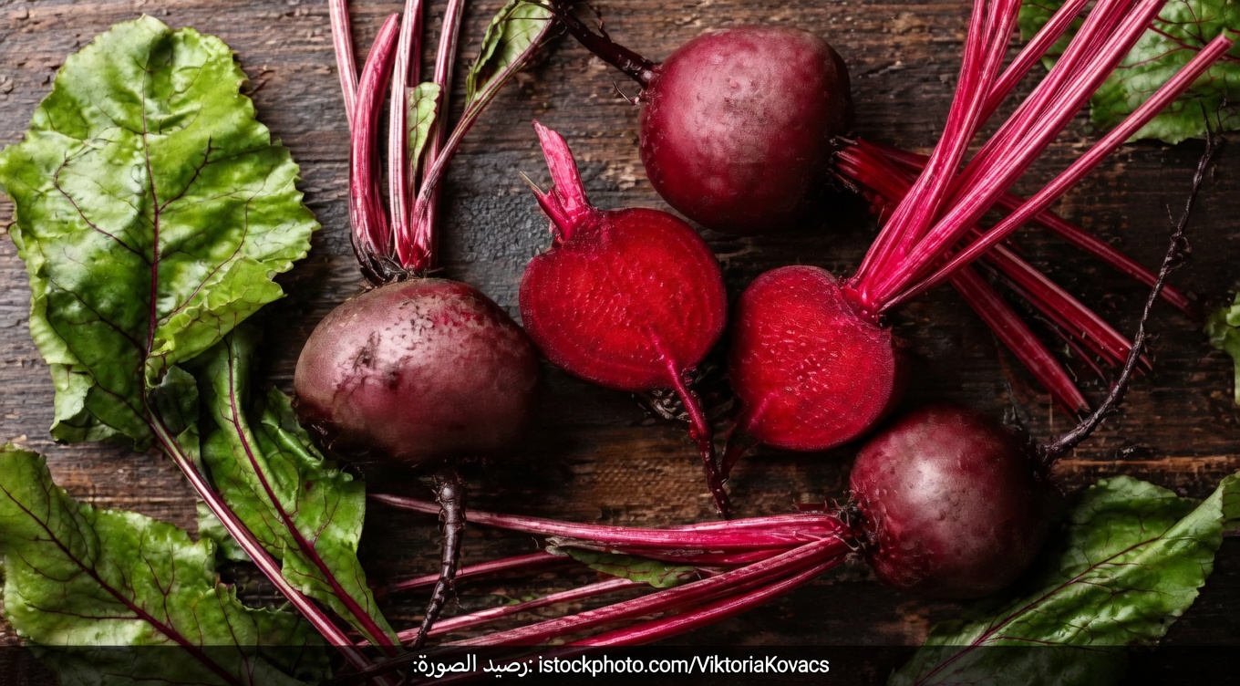 هل تجاوزت الأربعين وتلاحظ المزيد من التجاعيد؟ جرّب روتين الشمندر الليلي هذا لدعم الكولاجين الطبيعي