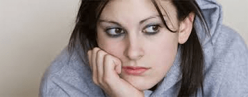 فوق سن الخامسة والستين؟ تعرّف إلى 8 علامات للخرف الوعائي تحت القشري كثيرًا ما تغفلها العائلات (وخاصة العلامة رقم 5)