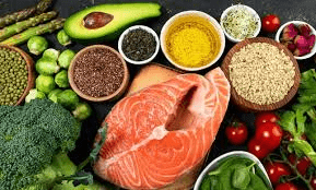 8 أطعمة يومية قد تزيد من مشاكل البروستاتا (قد يساعد الحدّ منها في دعم صحة أفضل)