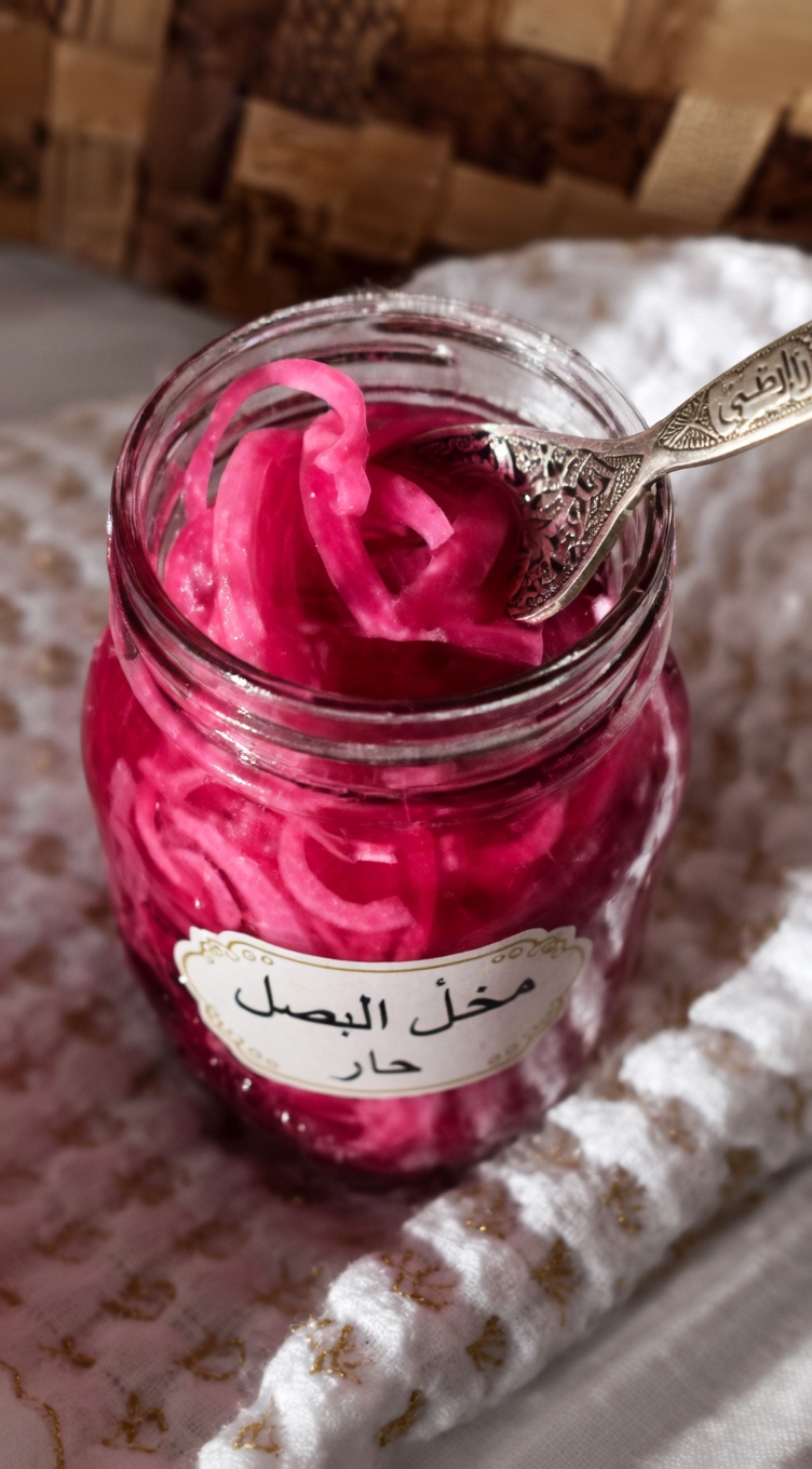 ينخفض سكر الدم فورًا مع وصفة البصل الأحمر هذه! هل يمكن لهذا المكوّن البسيط في المطبخ أن يساعد حقًا في استقرار مستوياتك طوال الليل؟