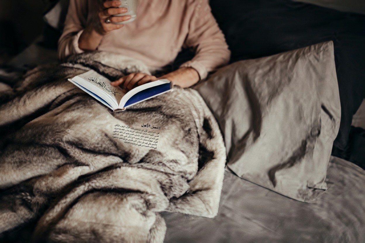 طقوس الليل: كيف يمكن لروتين وقت النوم أن يحسّن النوم والرفاهية العامة