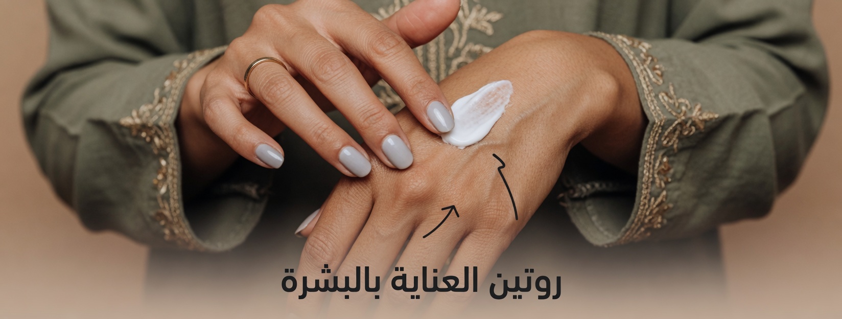 15 حيلة عبقرية لاستخدام الفازلين للبشرة الناضجة لتعزيز الترطيب وتنعيم الملمس (ربما تستخدمينه بشكل خاطئ)