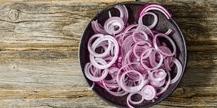 البصل الأرجواني وسكر الدم: ما الذي يمكن لهذه الخضار النابضة بالحياة أن تفعله وما لا يمكنها فعله بشكل طبيعي لصحتك