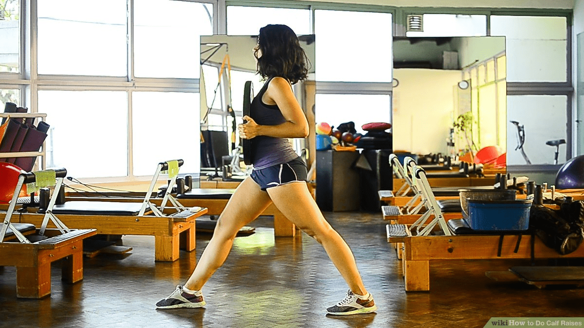 عزّز الدورة الدموية في ساقيك بهذه التمارين الستة البسيطة دون معدات التي يمكنك القيام بها في المنزل