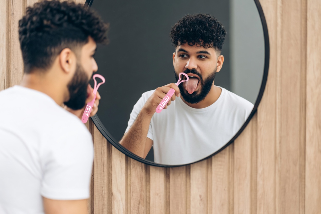 ماذا يكشف لون لسانك عن عاداتك الصحية