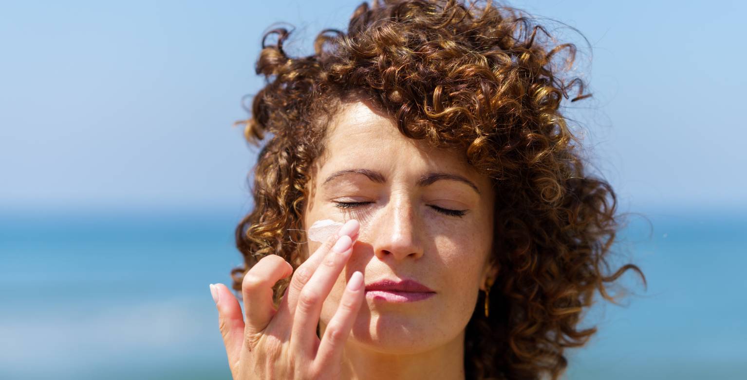 هل يمكن أن يساعد هذا الخليط الشائع في المطبخ على أن تبدو بشرتك أكثر نعومة؟ نصائح آمنة للعناية بالبشرة لكبار السن