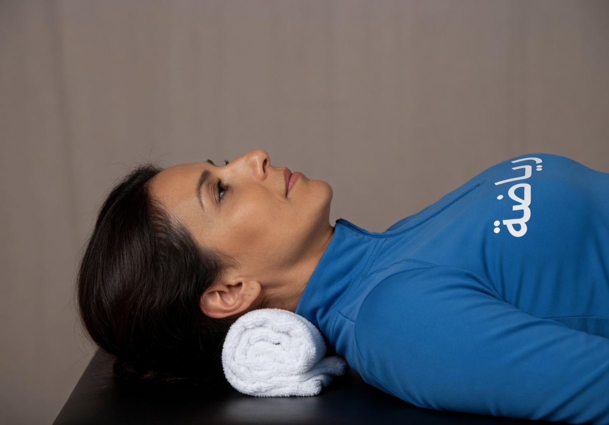 كيفية تصحيح وضعية الرأس المتقدمة بعد سن الستين في 4 دقائق فقط – الروتين اللطيف الذي يقسم به أقدم طبيب في اليابان