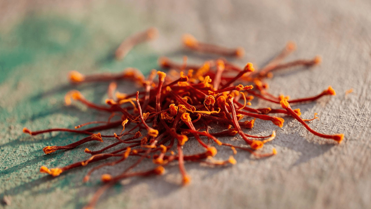 الزعفران لصحة العين: هل يمكن لهذا التابل القديم أن يدعم بصرك مع تقدمك في العمر؟