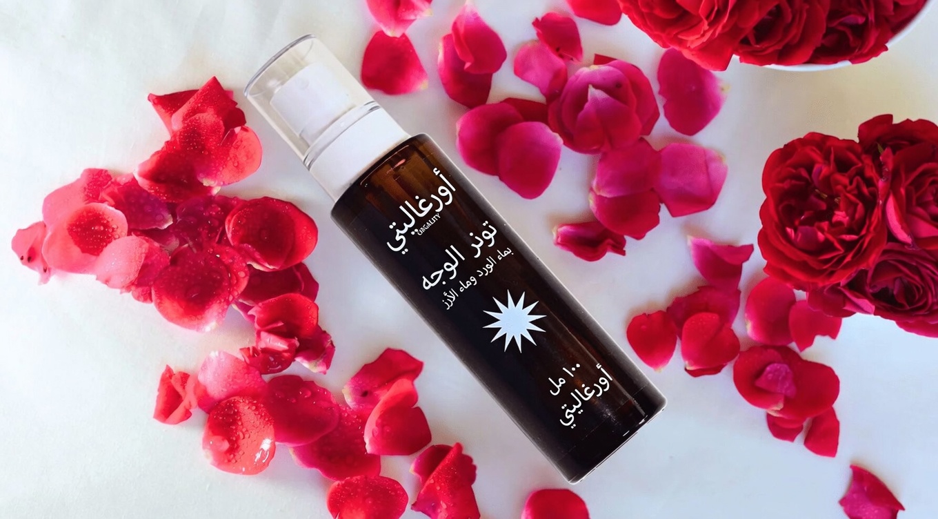 اكتشفي 5 تونرات سهلة التحضير في المنزل بمكوّنات طبيعية لدعم الكولاجين في روتين العناية بالبشرة