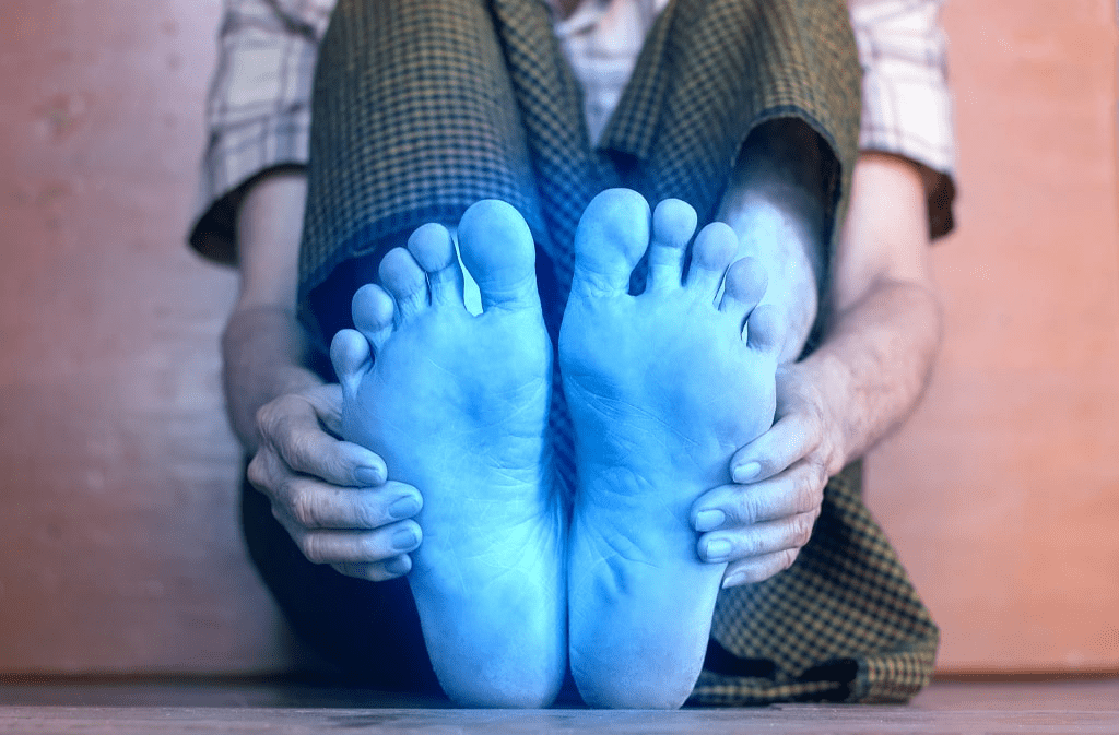 كبار السن: اكتشفوا هذه الحركة البسيطة للساق أثناء الجلوس لتحسين الدورة الدموية في الساقين وتعزيز الراحة اليومية