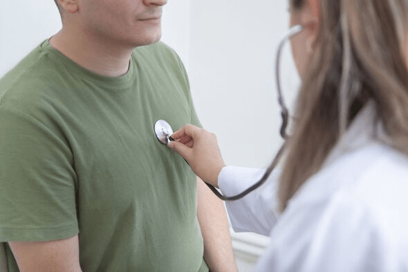 تحذير طبيب القلب: لماذا قد يزيد الاستخدام المتكرر للإيبوبروفين من المخاوف القلبية لدى البالغين فوق سن 60