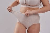 يكشف أطباء النساء: 5 عادات شائعة للنظافة قد تُفاقم رائحة المنطقة الحميمة لدى النساء فوق سنّ 60 (وبدائل أكثر أمانًا يُنصح بالنظر فيها)